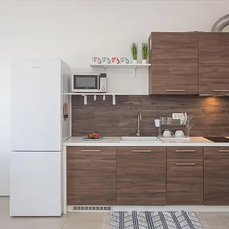Jolara With Heated Pool Apartment