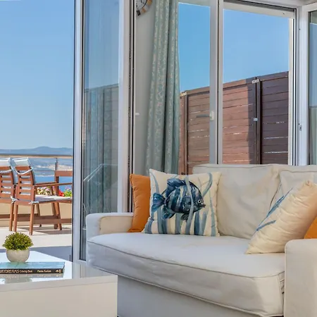Jolara With Heated Pool Apartment